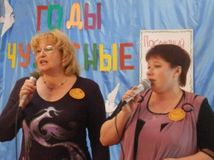 Концерт для гостей. Владимирова Галина и Москаленко Наталья "Школьная пора"