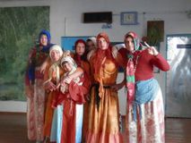 Бурановские бабушки на празднике Последнего звонка
