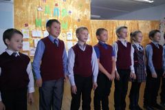 ребята 4 класса. просто подари...